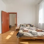 2 Bdr Central Home Next To The National Stadium