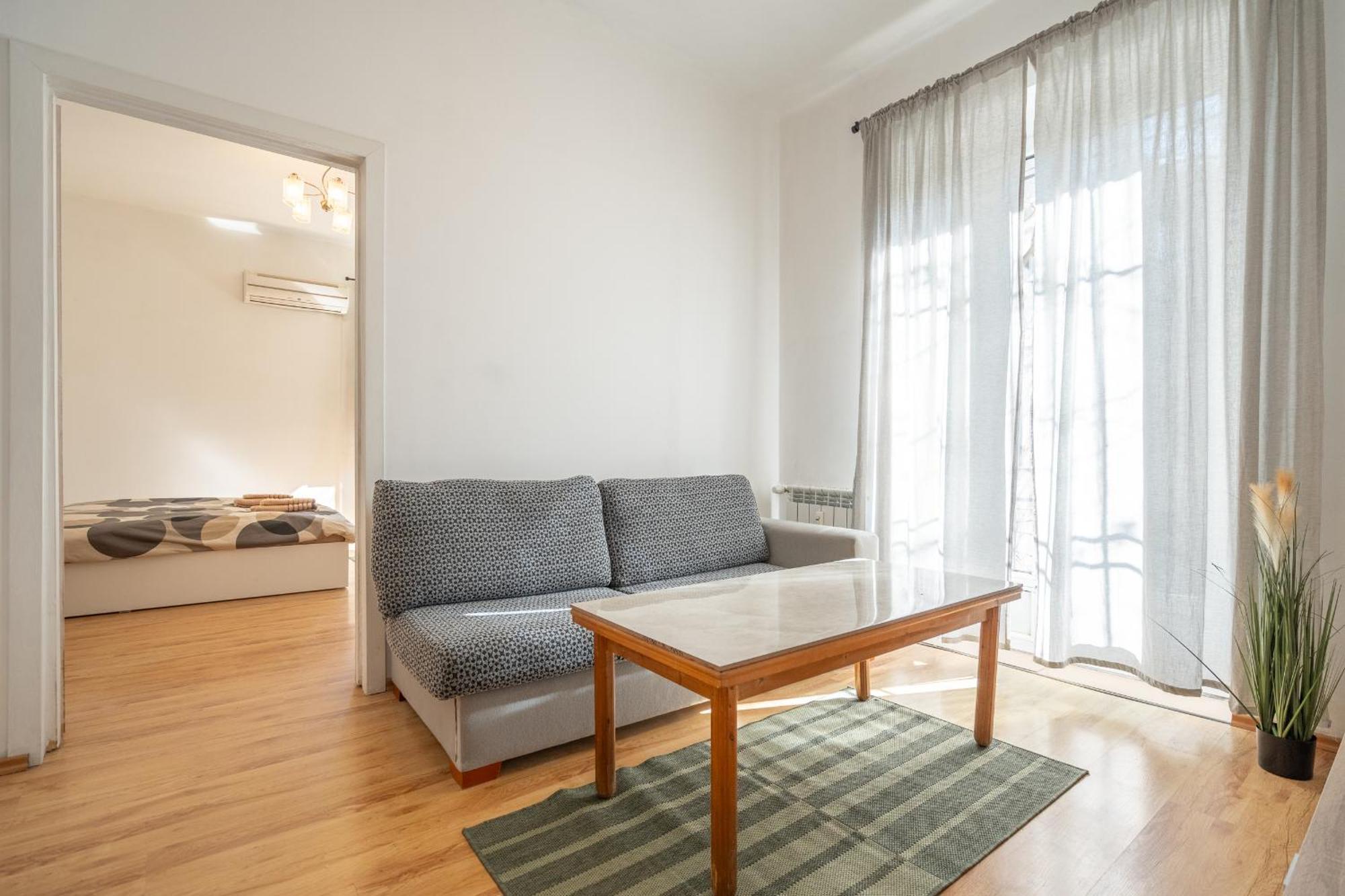 Apartment 2 Bdr Next To The National Stadium *