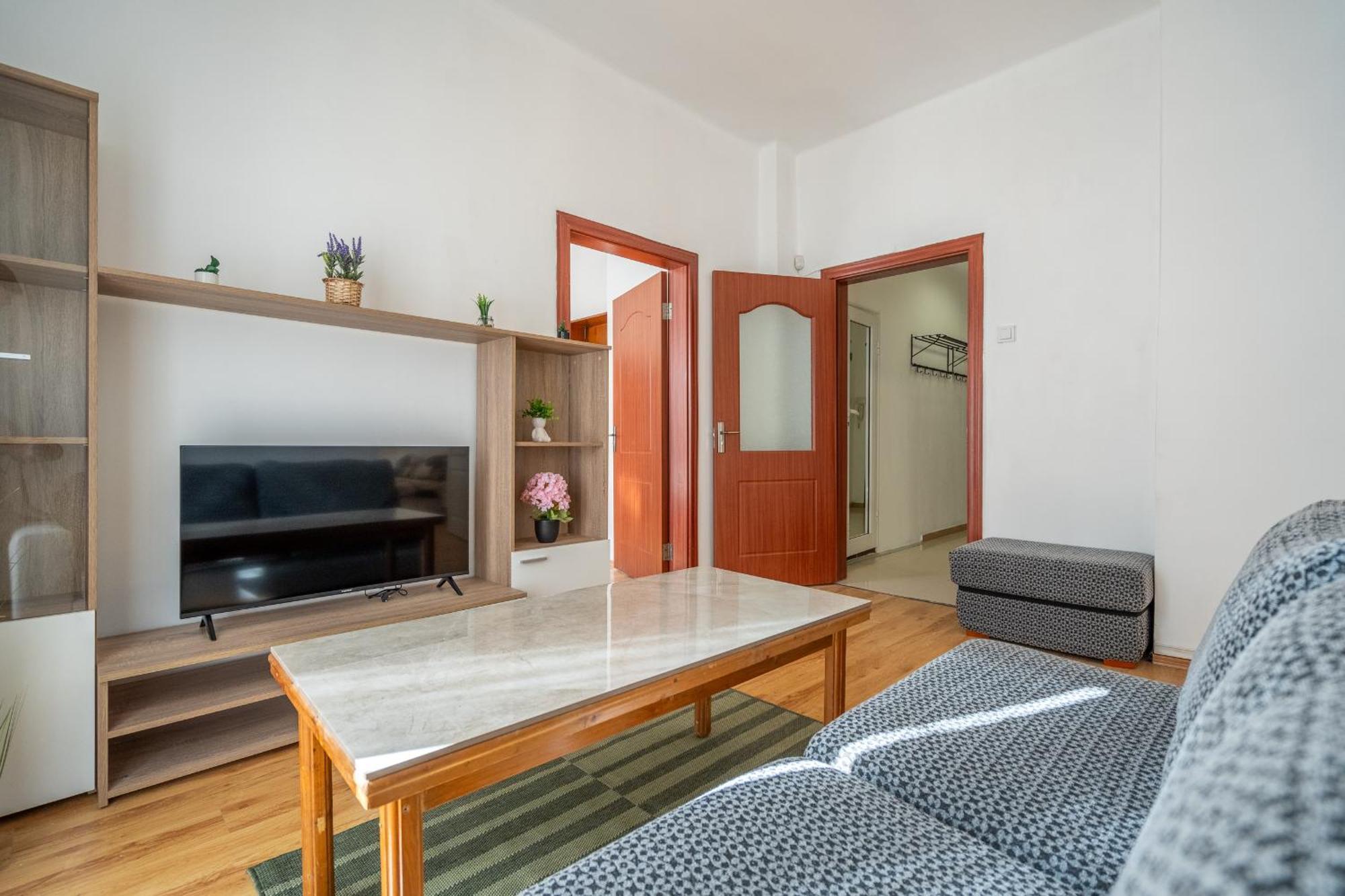 Apartment 2 Bdr Next To The National Stadium *