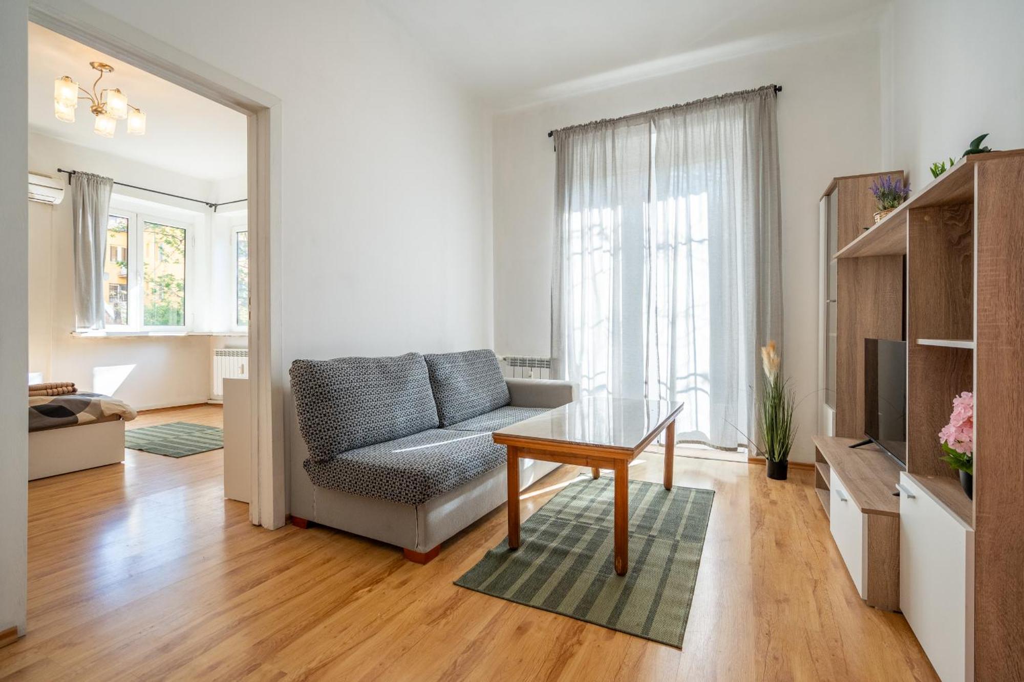 2 Bdr Next To The National Stadium Apartment *